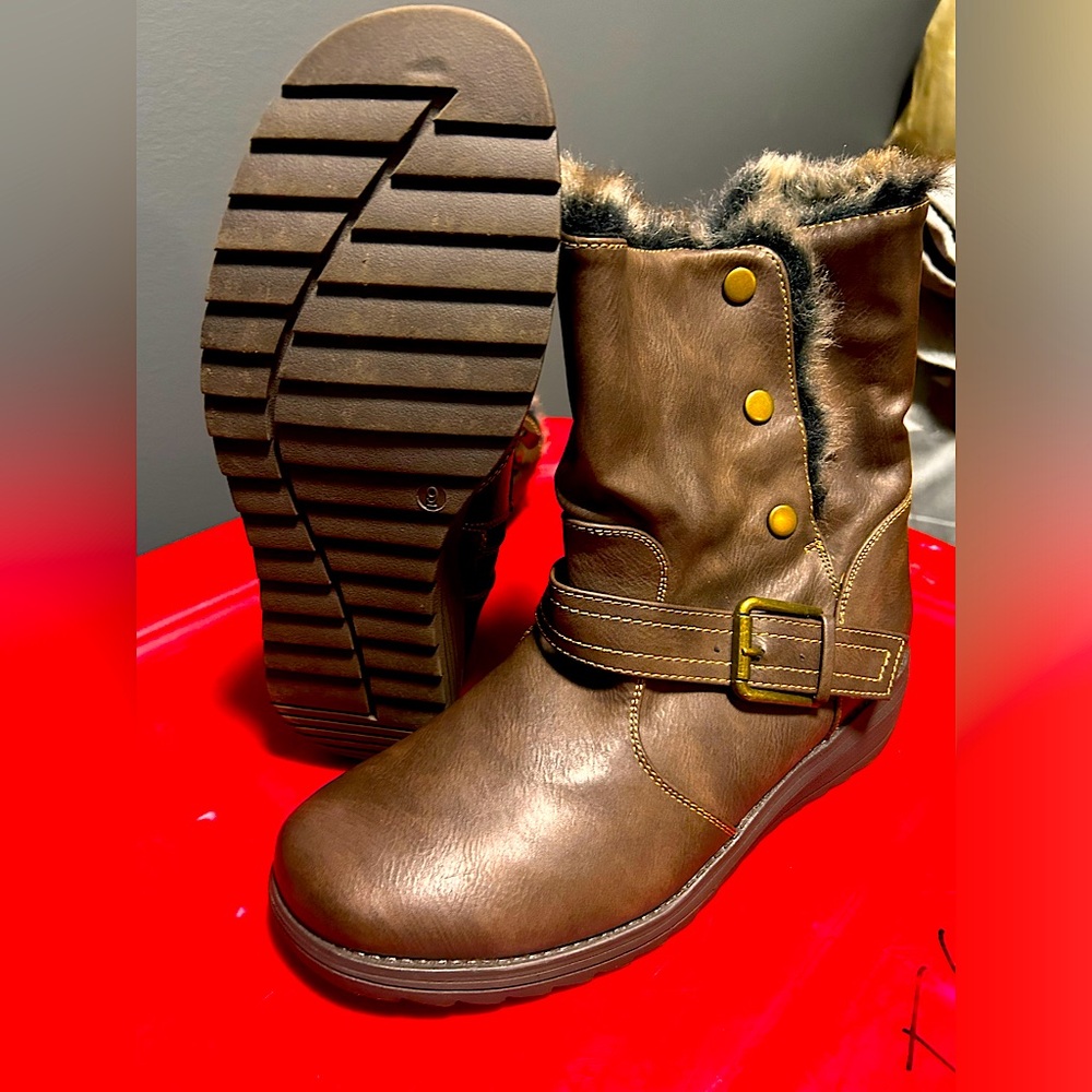 Faux fur lined boots
